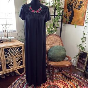 Shadowline Black Floral Embroidered Cap Sleeve Nightgown Maxi House Dress